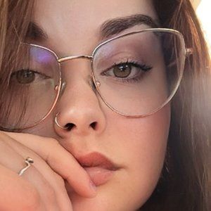 Meet your Posher, Emilee